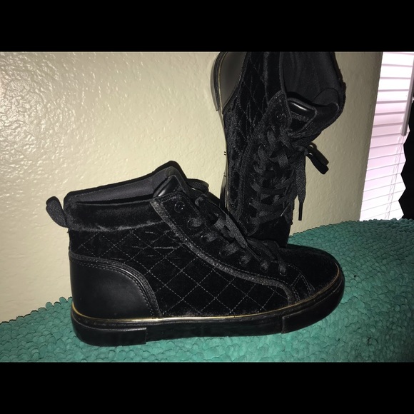 women's black guess sneakers